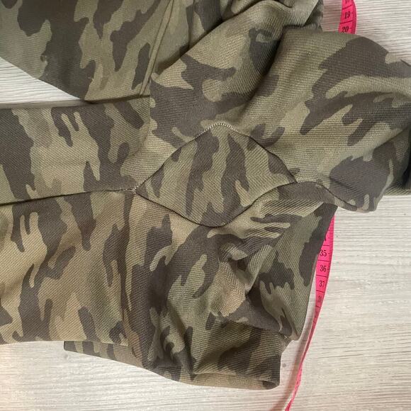 SPANX Look at Me Now Cropped Seamless Leggings Camo size Large - Picture 8 of 9